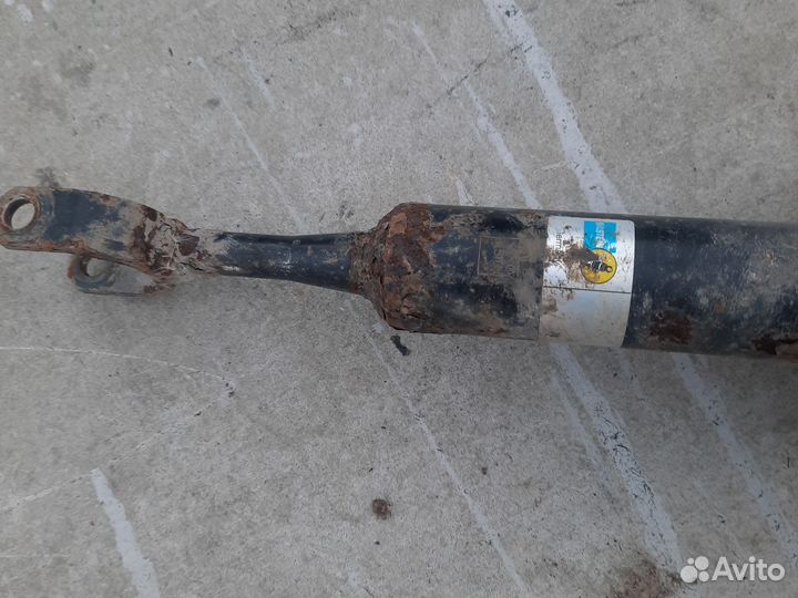 Амортизатор передний Volkswagen B5 / Audi A4