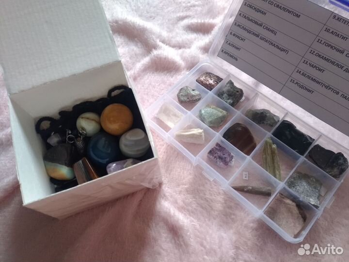 Коллекция минералов, полудрагоценные камни