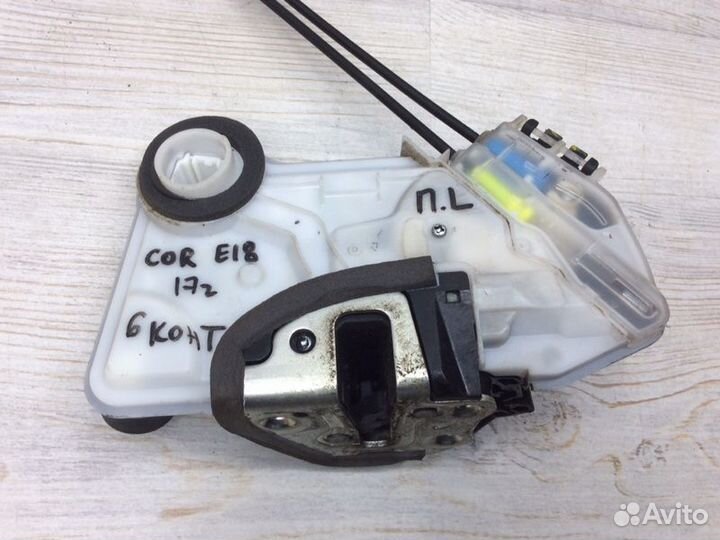 Замок двери передней левой Toyota Corolla E18