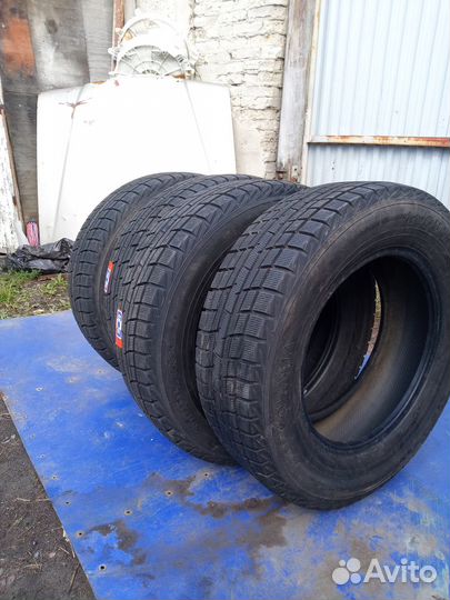 Yokohama Ice Guard IG30 215/65 R16