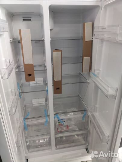 Холодильник двухдверный Leran SBS 300 W NF