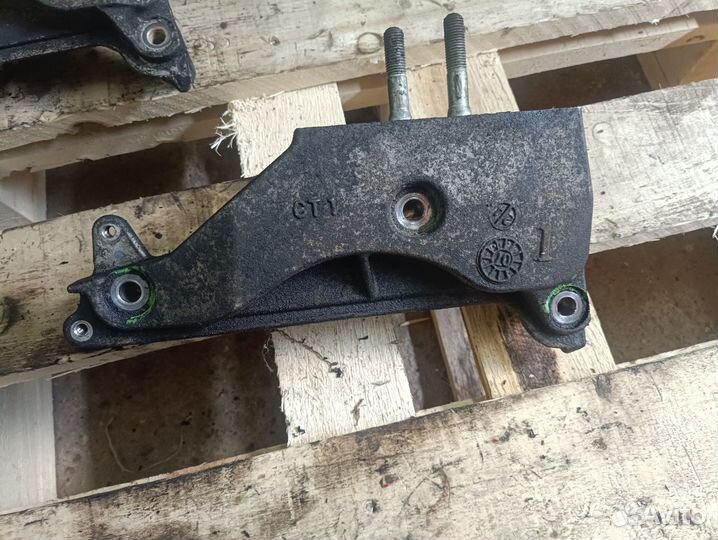 Кронштейн двигателя 2.0 crdi D4EA Hyundai Kia