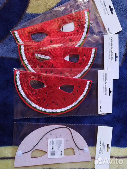 Карнавальные,новогодние маски и мелочи для праздни