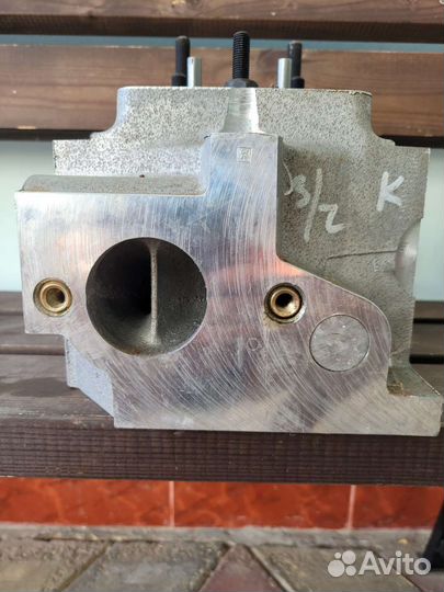 Головка блока цилиндров с клапанами