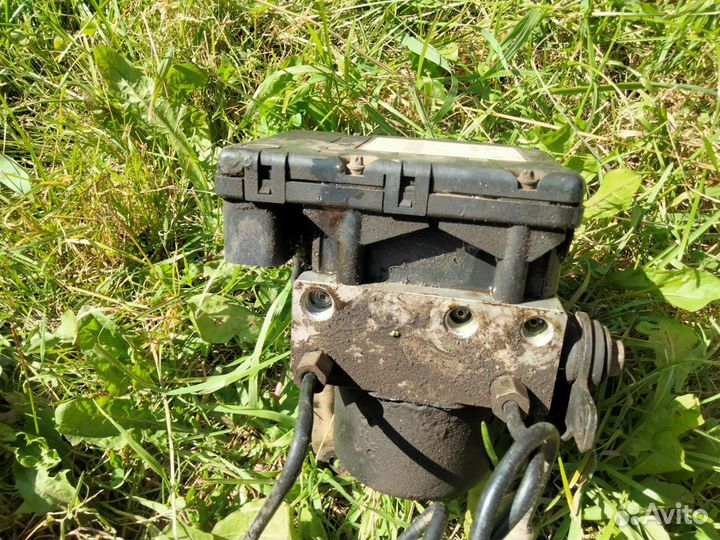 Блок абс Jeep Liberty/Cherokee kj