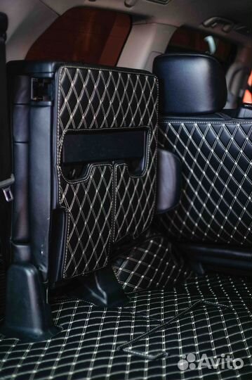 3D коврики в багажник Toyota Land Cruiser 200