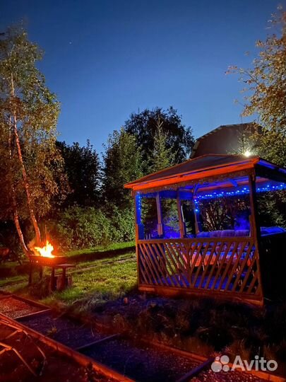 Беседка на берегу залива