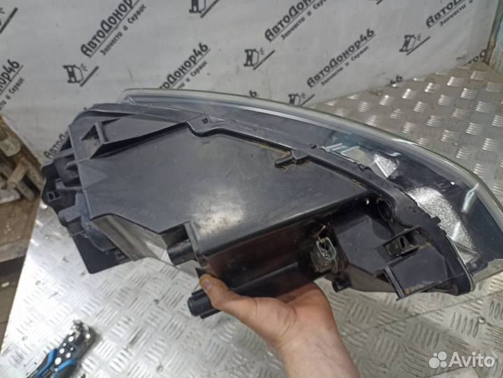 Фара правая оригинал Volkswagen Polo седан галоген