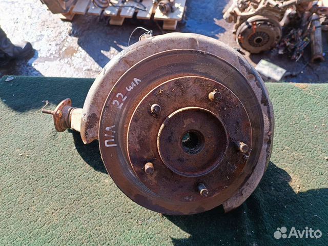 Поворотный кулак левый Нива 21213 22 шлица