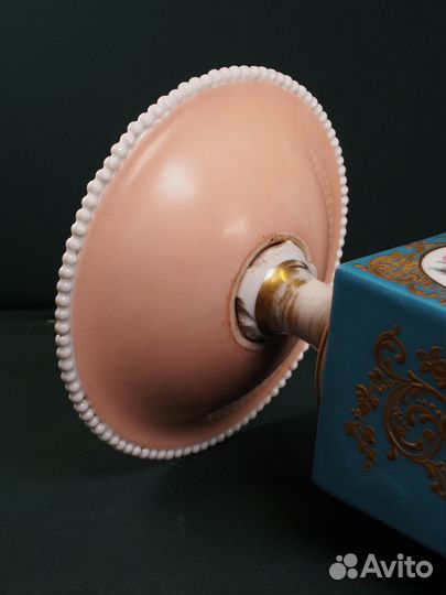 Фарфоровая вазочка для сладкого. XIX век. Европа