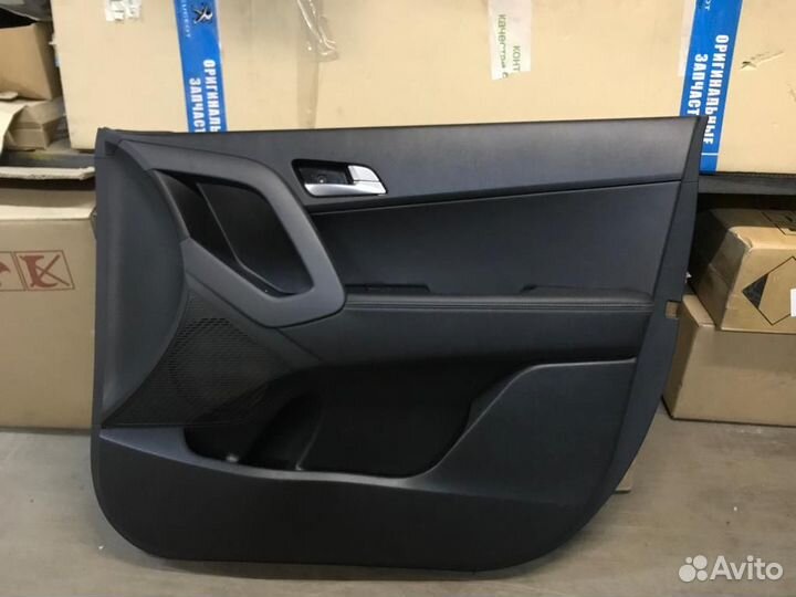 Обшивка двери передняя правая