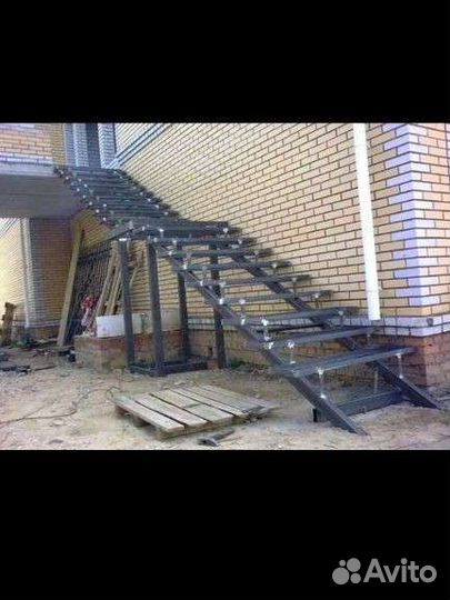 Лестница металлическая межэтажная, оградки, м-и
