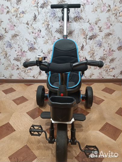 Трехколесный велосипед с ручкой