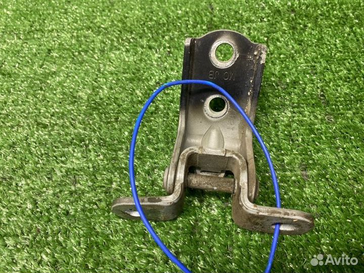 Петля двери передняя левая Hyundai Solaris