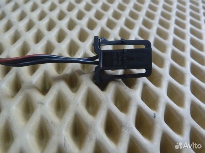 Уголок двери передней левой внутренний VW Golf VI 2009-2013 (5K0837993 5K0837985 5K0035411)