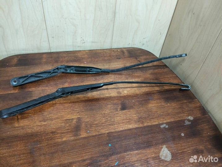 Поводок дворников левый правый bmwe36