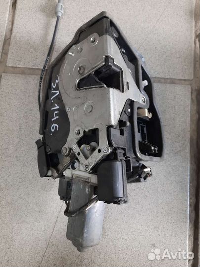 Замок двери задний с доводчиком BMW 7 E65 Е66