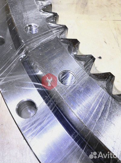 Опорно-поворотный круг ZX350LCH-3 9245698