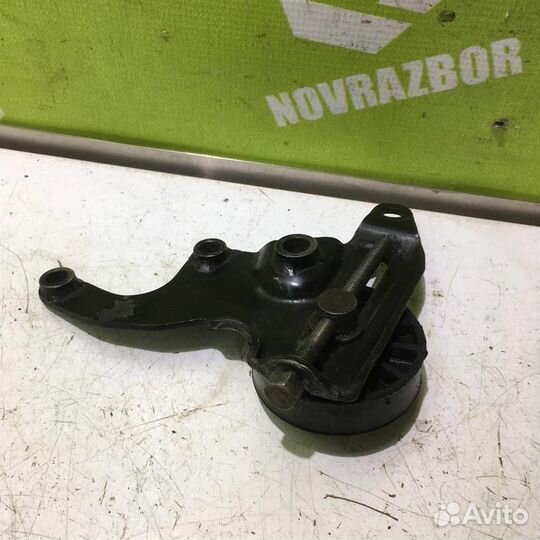 Кронштейн двигателя Тойота Карина Е