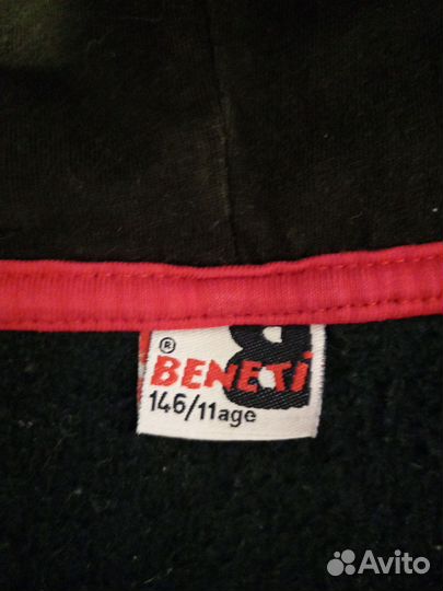 Кофта тёплая на мальчика 140-146,и 2 шапки