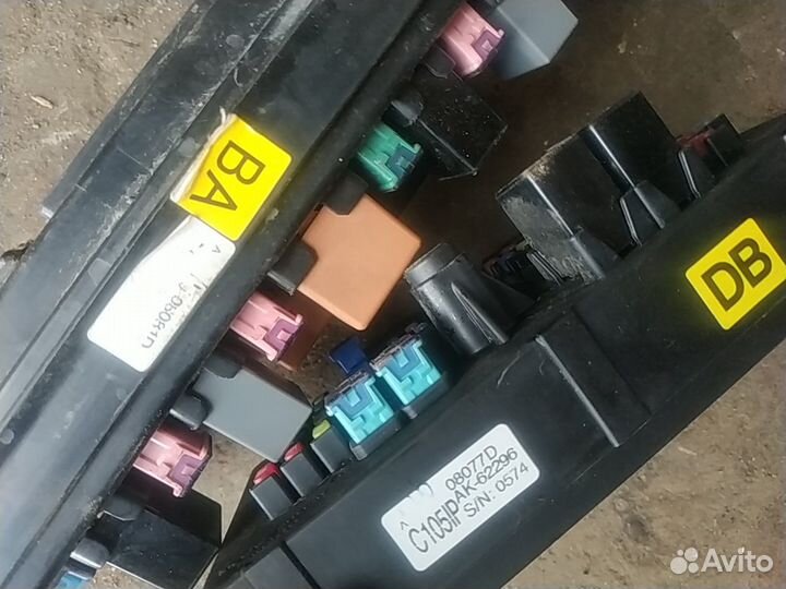 Блок предохранителей opel antara 3,2 автомат