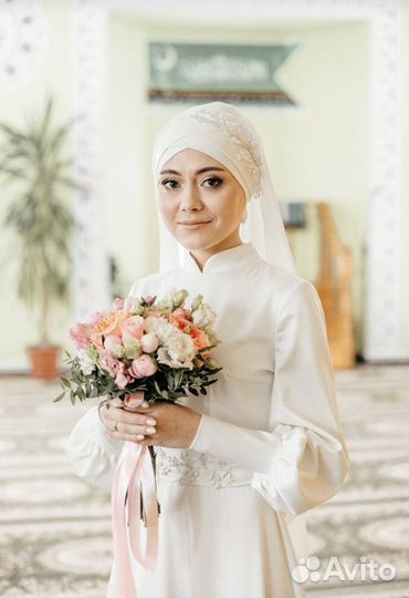 Платье на никах