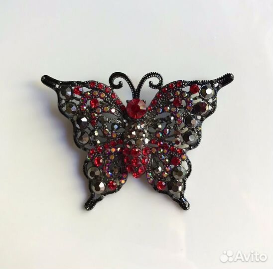 Брошки бабочка и пчела