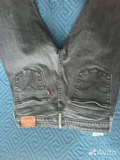 Джинсы levis