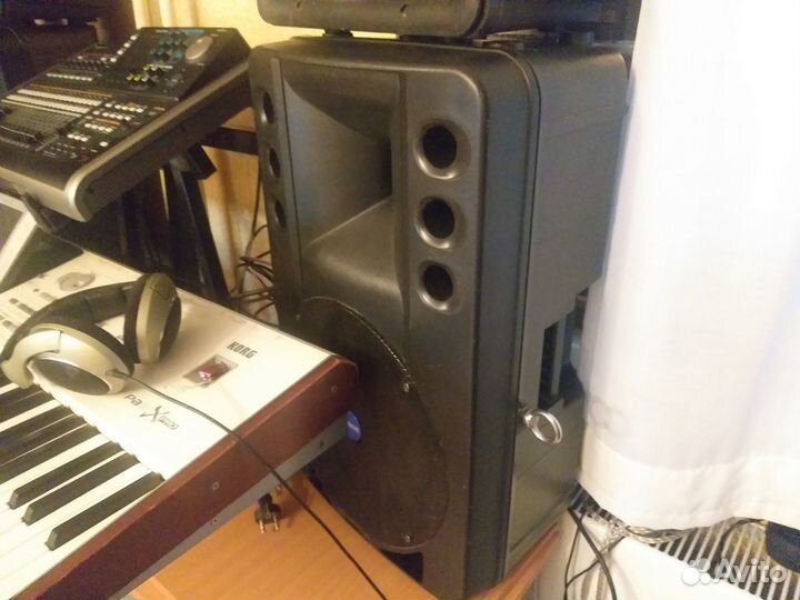 Колонки активные Mackie ART 200A