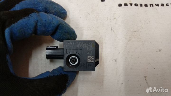 Датчик удара боковой Opel Astra J 2012-2017 год