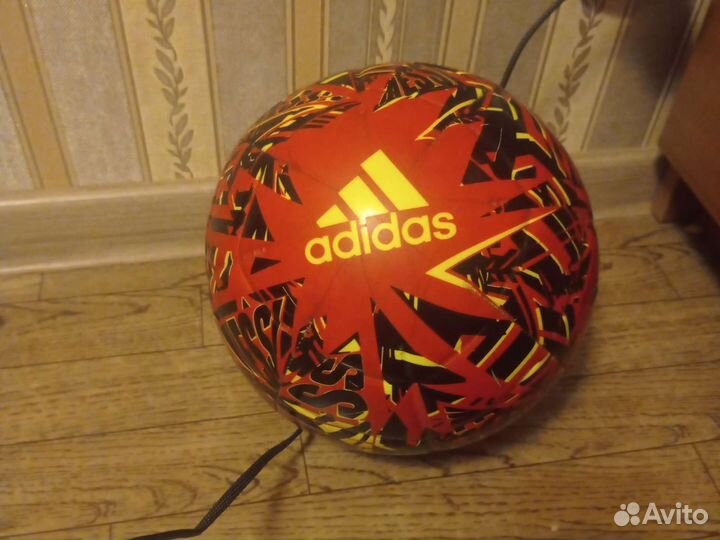 Футбольный мяч adidas размер 4