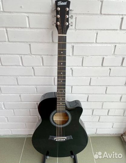 Акустическая гитара