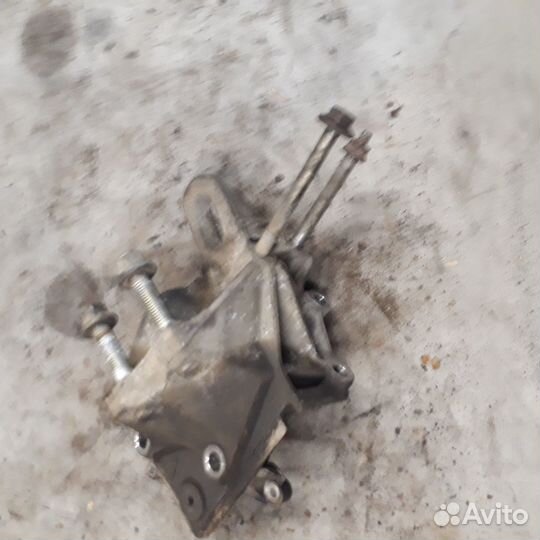 Кронштейн крепления двигателя Форд Фокус 2