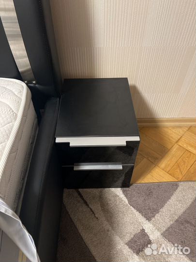 Тумбочка прикроватная