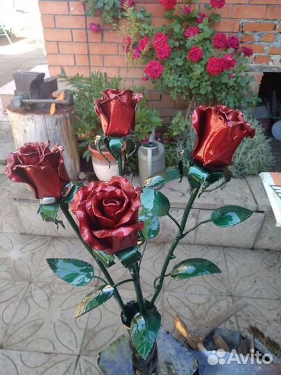 Розы кованые из стали