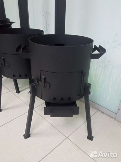 Казан и печь с трубой и зольником