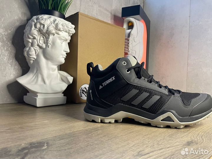 Кроссовки Adidas термо на весну