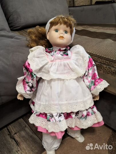 Кукла фарфоровая