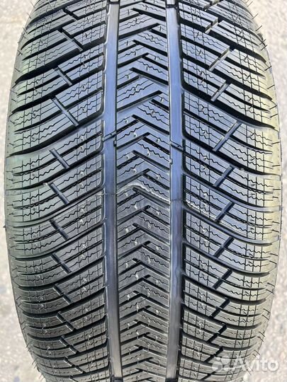 Michelin Pilot Alpin PA4 255/40 R20 и 285/35 R20 104V