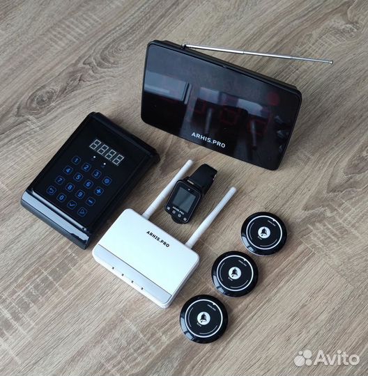 Система вызова: кнопка вызова официанта с часами