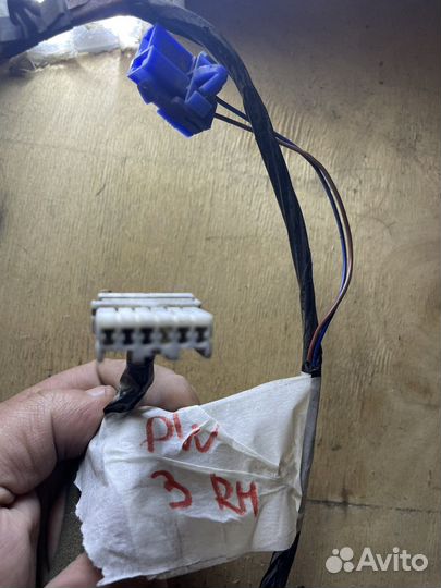 Проводка задней двери правая Mazda demio DW