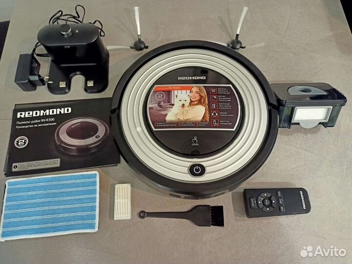 Робот пылесос Redmond с влажной уборкой