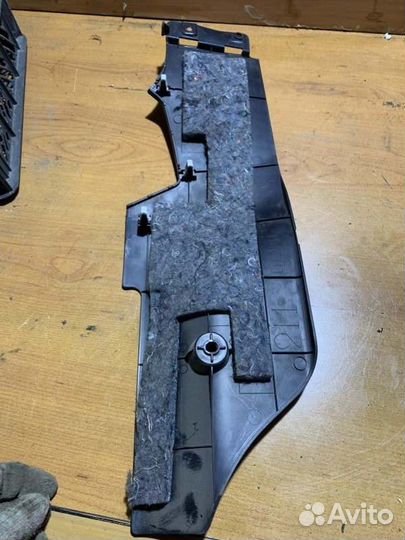 Накладка консоли передняя правая Mitsubishi Lancer