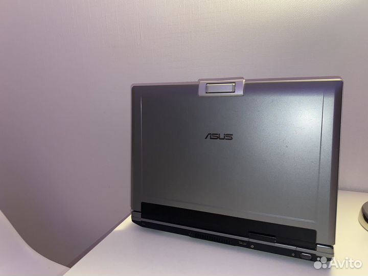 Ноутбук asus