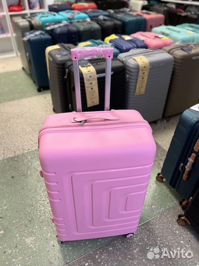 Чемодан L большой стильный женский розовый