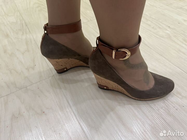 Босоножки, туфли женские 37, танкетка