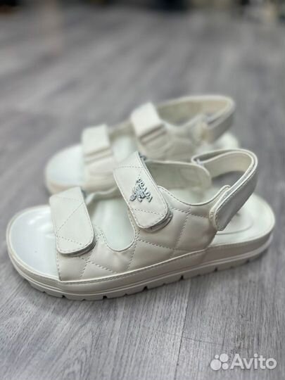 Сандалии Prada