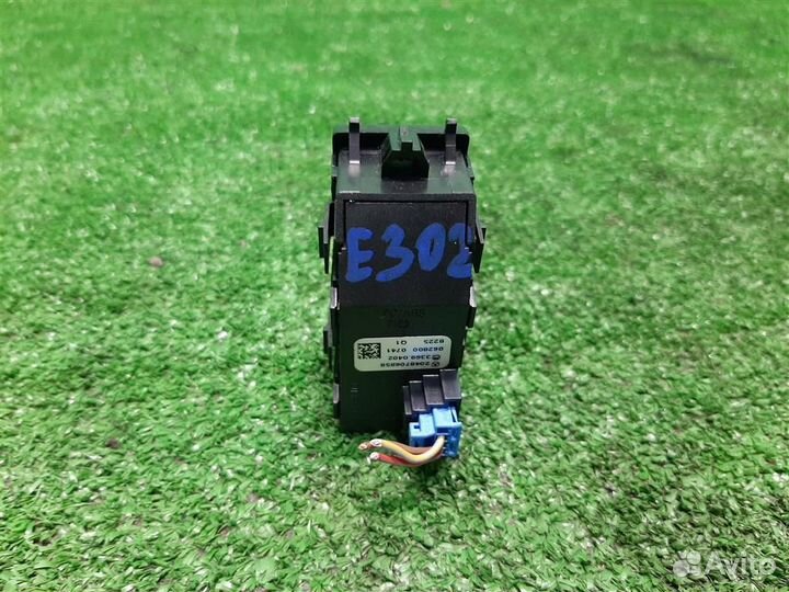 Кнопка аварийной сигнализации Mercedes Benz C-Cla