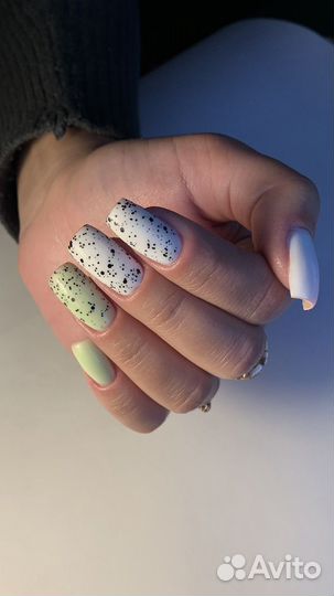 Модель на маникюр