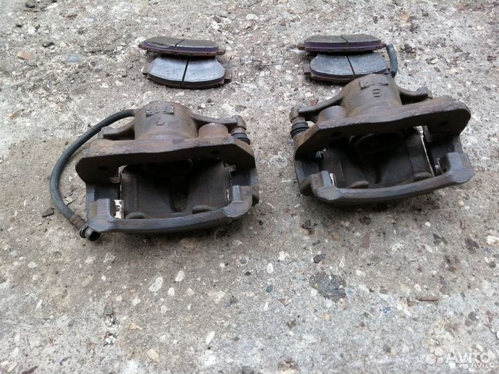 Суппорт тормозной передний Toyota Mark 2 100